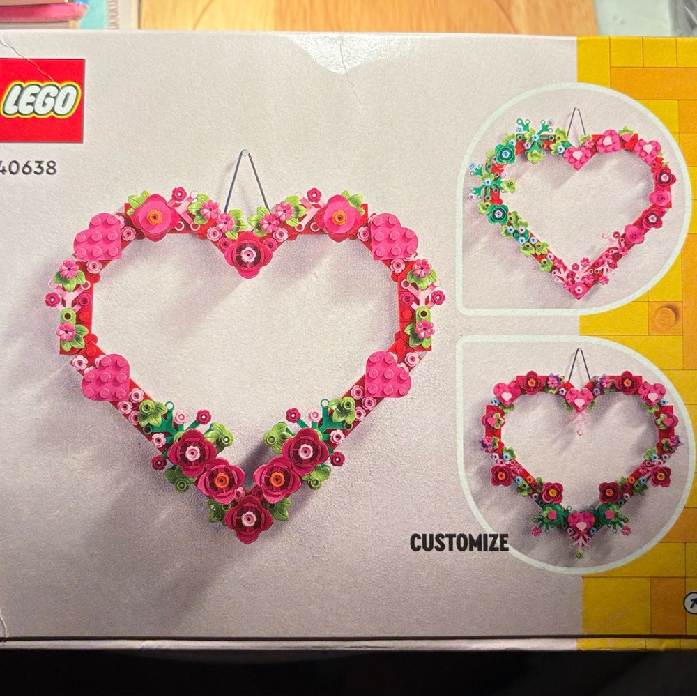 LEGO Floral Heart Wreath with Pink and Green